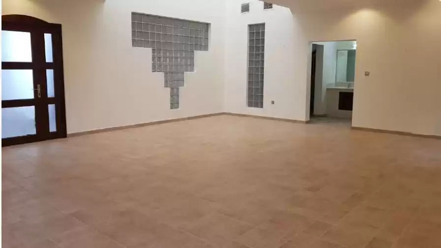 Résidentiel Propriété prête 4 chambres S / F Villa à Compound  a louer au Al-Sadd , Doha #12326 - 1  image 